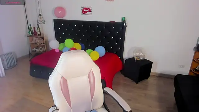 Aliciia cute1 online show from 18, 3, 2026