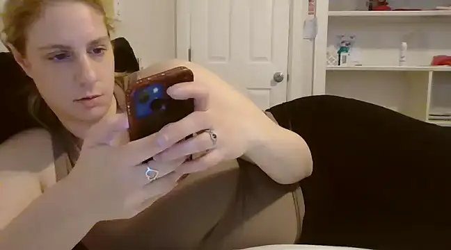 Snapshot of MsLG12301 chatting on 4, 3, 2025 MsLG12301 online show from 4, 3, 2025