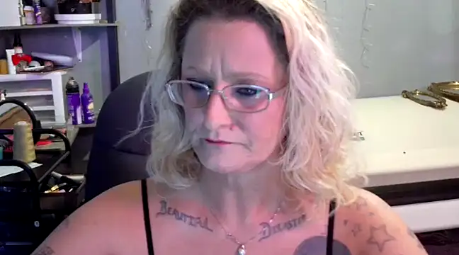 Lisalovely6981 online show from 24, 1, 2025