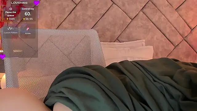 Snapshot of anna-henao chatting on 8, 11, 2025 anna-henao online show from 8, 11, 2025