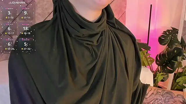 Snapshot of anna-henao chatting on 10, 10, 2025 anna-henao online show from 10, 10, 2025