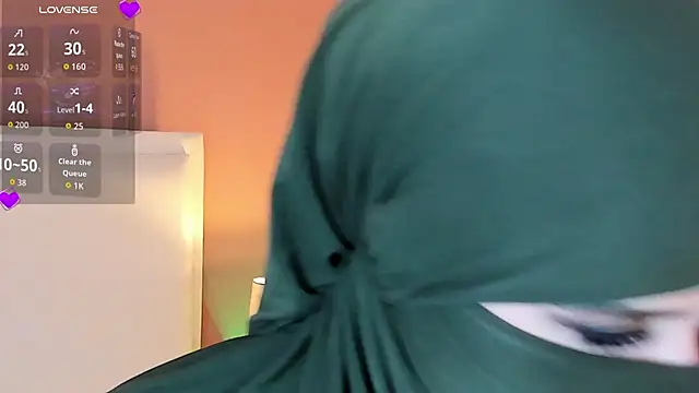 Snapshot of anna-henao chatting on 4, 10, 2025 anna-henao online show from 4, 10, 2025