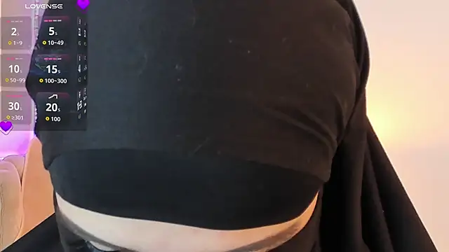 Snapshot of anna-henao chatting on 8, 9, 2025 anna-henao online show from 8, 9, 2025