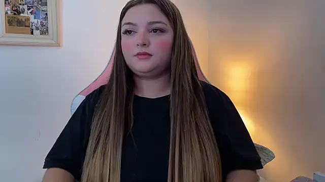 SweetPaige  online show from 4, 12, 2025