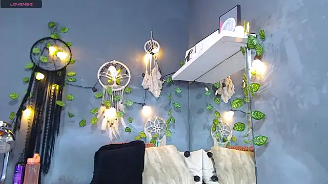 ItsVenuss online show from 15, 2, 2025