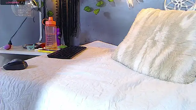 ItsVenuss online show from 25, 2, 2025