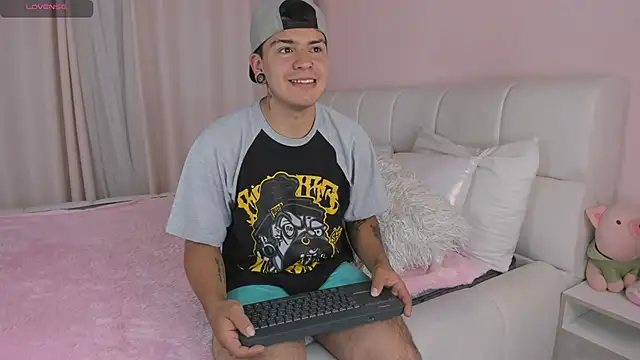 lucy Bensonn online show from 28, 2, 2025