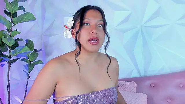 Snapshot of LinnaGardenia chatting on 4, 2, 2025 LinnaGardenia online show from 4, 2, 2025