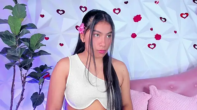 Snapshot of LinnaGardenia chatting on 8, 3, 2025 LinnaGardenia online show from 8, 3, 2025