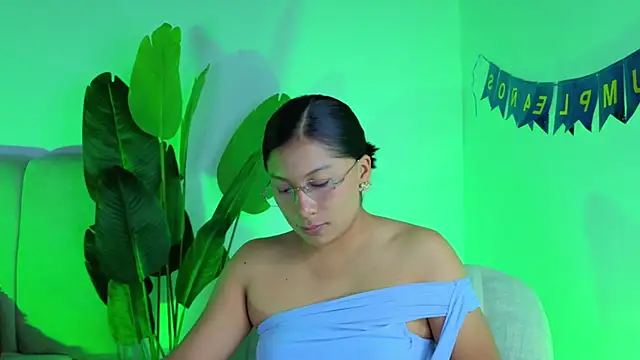 Snapshot of LinnaGardenia chatting on 17, 7, 2026 LinnaGardenia online show from 17, 7, 2026