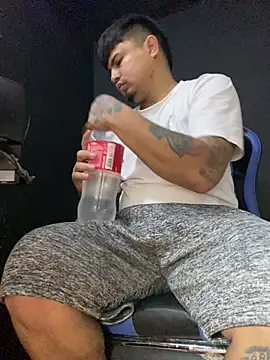 Snapshot of DickMasterfindom chatting on 8, 7, 2026 DickMasterfindom online show from 8, 7, 2026