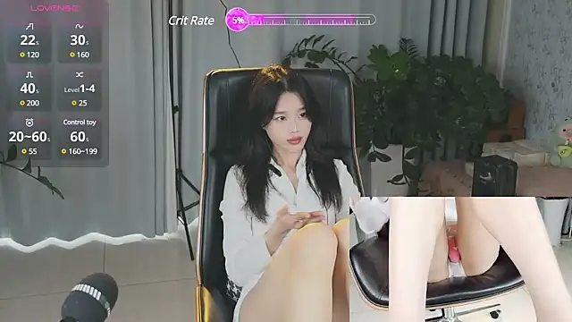 Snapshot of _YouY_ chatting on 2, 3, 2025 YouY online show from 2, 3, 2025