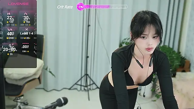 Snapshot of _YouY_ chatting on 4, 3, 2025 YouY online show from 4, 3, 2025