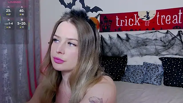 TamarraFox online show from 24, 10, 2025