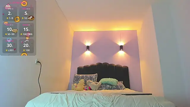 Snapshot of Sofia_Clauss_ chatting on 8, 10, 2025 Sofia Clauss online show from 8, 10, 2025