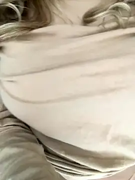 DarianaGuzz online show from 5, 11, 2025