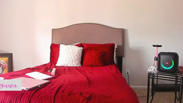 Snapshot of yiauana chatting on 19, 11, 2025 yiauana online show from 19, 11, 2025