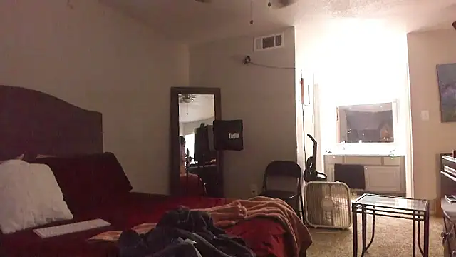 yiauana online show from 12, 4, 2026