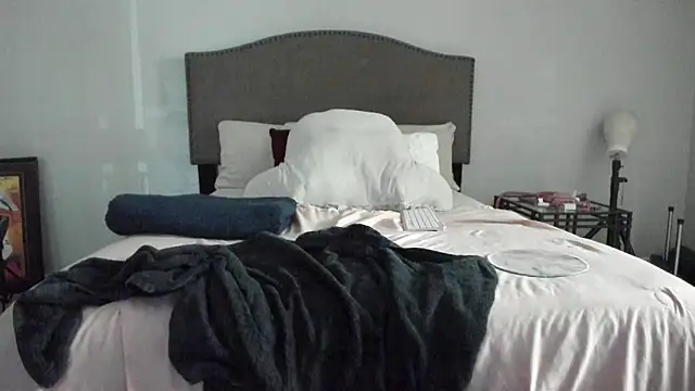 Snapshot of yiauana chatting on 8, 10, 2025 yiauana online show from 8, 10, 2025