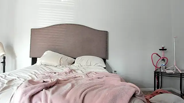 Snapshot of yiauana chatting on 18, 9, 2025 yiauana online show from 18, 9, 2025