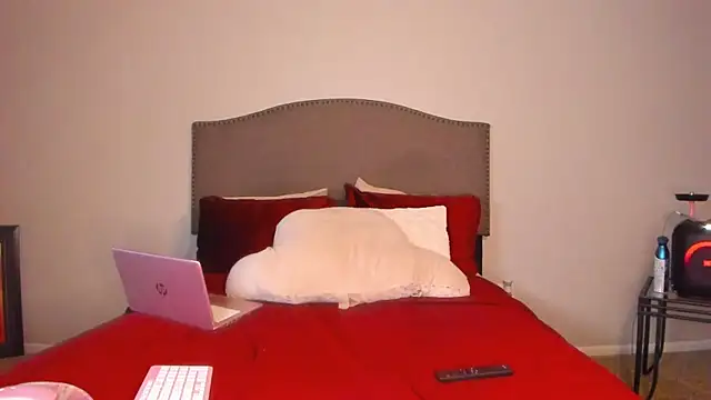 Snapshot of yiauana chatting on 4, 12, 2025 yiauana online show from 4, 12, 2025