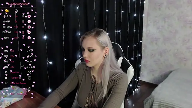 Snapshot of VikaPowers chatting on 1, 3, 2025 VikaPowers online show from 1, 3, 2025