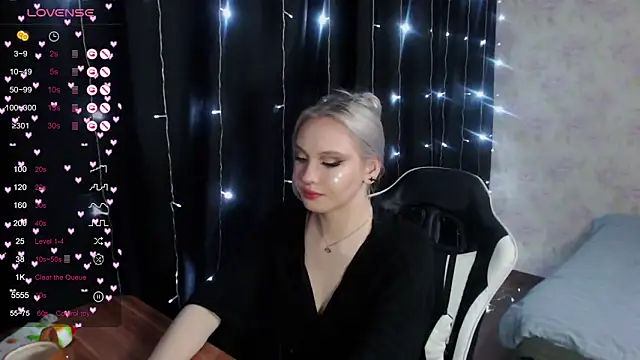 Snapshot of VikaPowers chatting on 1, 2, 2025 VikaPowers online show from 1, 2, 2025