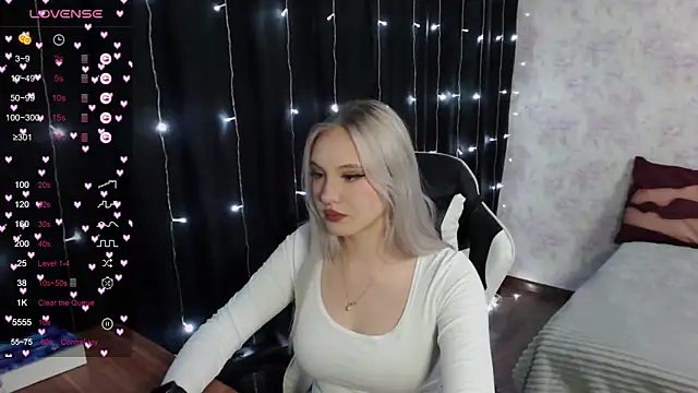 Snapshot of VikaPowers chatting on 2, 3, 2025 VikaPowers online show from 2, 3, 2025