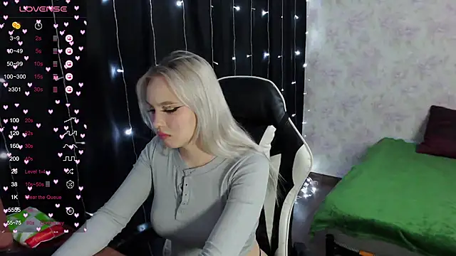 Snapshot of VikaPowers chatting on 13, 2, 2025 VikaPowers online show from 13, 2, 2025