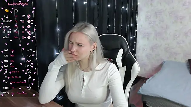 Snapshot of VikaPowers chatting on 6, 1, 2025 VikaPowers online show from 6, 1, 2025