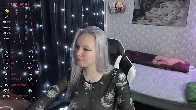 Snapshot of VikaPowers chatting on 12, 12, 2024 VikaPowers online show from 12, 12, 2024