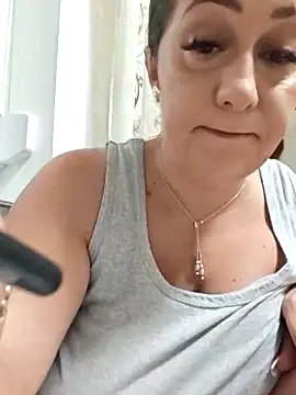 AvaLloyd online show from 14, 10, 2025