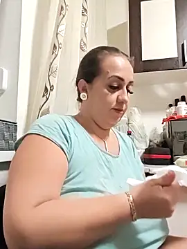 AvaLloyd online show from 22, 10, 2025