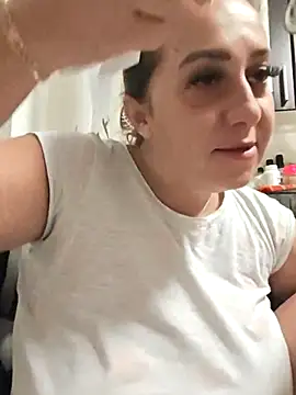 AvaLloyd online show from 6, 10, 2025