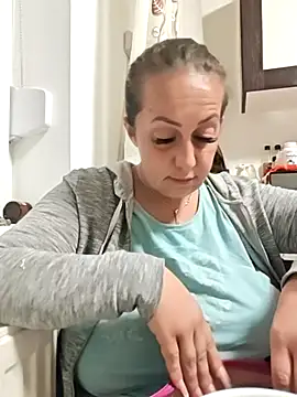 AvaLloyd online show from 26, 9, 2025