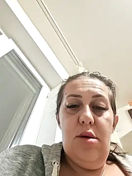 AvaLloyd online show from 16, 10, 2025