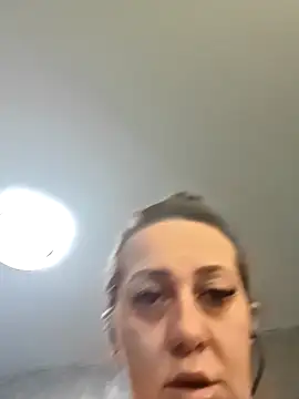 AvaLloyd online show from 8, 4, 2026