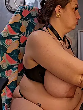 AvaLloyd online show from 6, 4, 2026