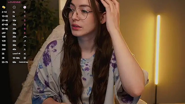 Ester Hill online show from 6, 10, 2025