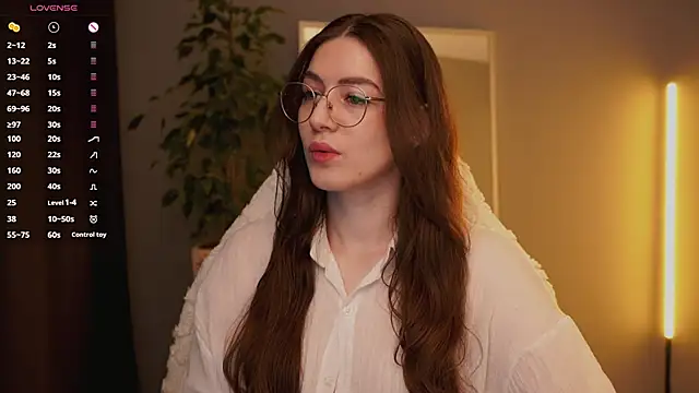 Ester Hill online show from 28, 11, 2025