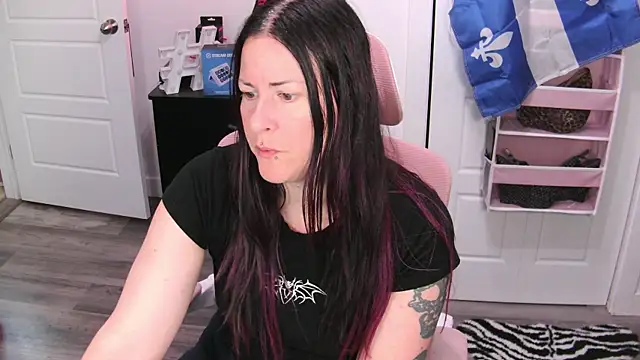 Snapshot of gennyrock chatting on 10, 7, 2026 gennyrock online show from 10, 7, 2026