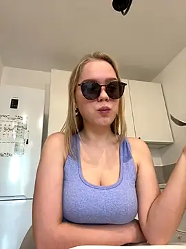 Snapshot of Little_Forest_ELF chatting on 17, 11, 2025 Little Forest ELF online show from 17, 11, 2025