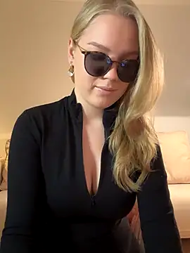 Snapshot of Little_Forest_ELF chatting on 26, 10, 2025 Little Forest ELF online show from 26, 10, 2025