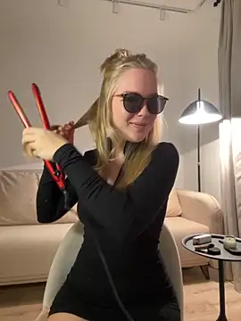 Snapshot of Little_Forest_ELF chatting on 15, 10, 2025 Little Forest ELF online show from 15, 10, 2025