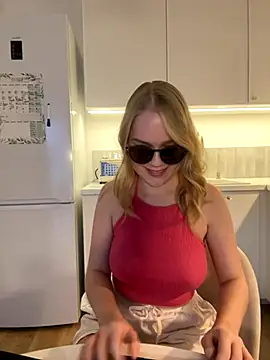 Snapshot of Little_Forest_ELF chatting on 27, 11, 2025 Little Forest ELF online show from 27, 11, 2025