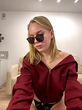 Snapshot of Little_Forest_ELF chatting on 2, 11, 2025 Little Forest ELF online show from 2, 11, 2025