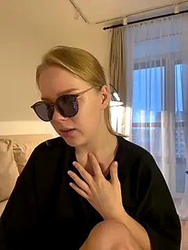 Snapshot of Little_Forest_ELF chatting on 10, 11, 2025 Little Forest ELF online show from 10, 11, 2025