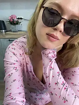 Snapshot of Little_Forest_ELF chatting on 15, 3, 2025 Little Forest ELF online show from 15, 3, 2025