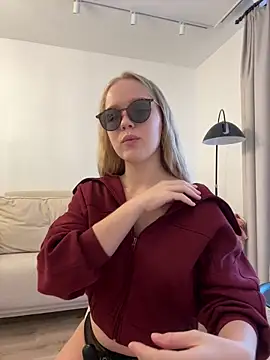 Snapshot of Little_Forest_ELF chatting on 2, 11, 2025 Little Forest ELF online show from 2, 11, 2025