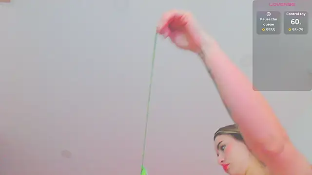 Snapshot of dollface17 chatting on 10, 6, 2026 dollface17 online show from 10, 6, 2026